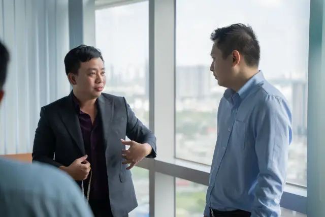Mon Amie may đồng phục cho Công ty Xây dựng Solutions — 6/11