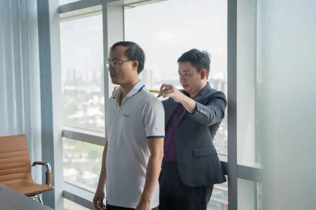 Mon Amie may đồng phục cho Công ty Xây dựng Solutions — 8/11
