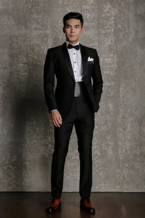 Tuxedo đen ve sa-tanh, nơ đen