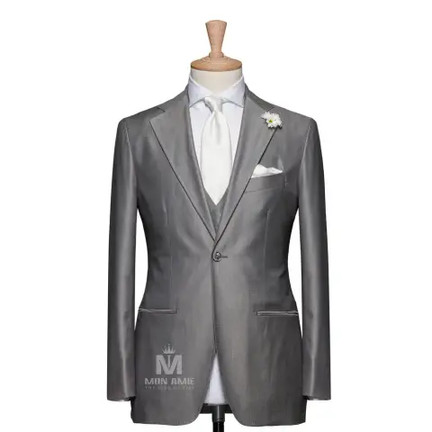 Suit ba mảnh xám bạc