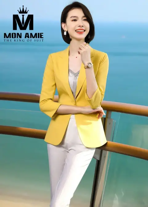 Blazer vàng tay lửng, quần tây trắng — PN1743