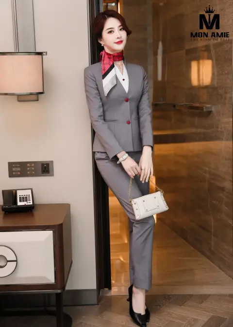 Vest nữ xám, khăn lụa đỏ, quần tây — PN1955
